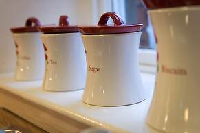 The Horse & Farrier Inn and The Salutation Inn