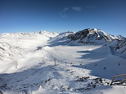 Glacier Hotel Grawand