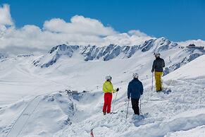 Glacier Hotel Grawand