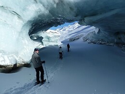 Glacier Hotel Grawand