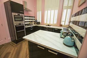 Brighton Lanes Townhouse Central by Brighton Holiday Lets