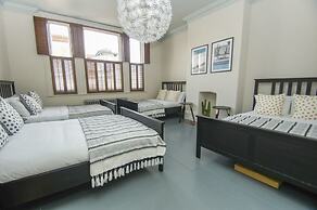 Brighton Lanes Townhouse Central by Brighton Holiday Lets