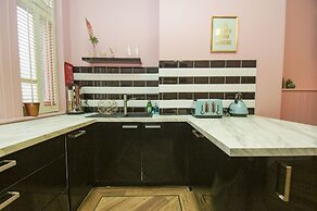 Brighton Lanes Townhouse Central by Brighton Holiday Lets