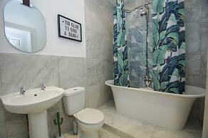 Brighton Lanes Townhouse Central by Brighton Holiday Lets