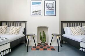 Brighton Lanes Townhouse Central by Brighton Holiday Lets