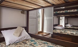 EstherHouse - Hostel