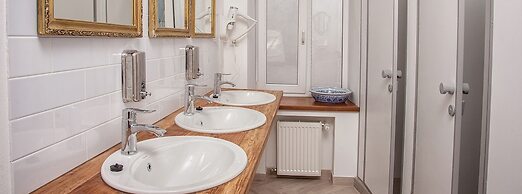 EstherHouse - Hostel