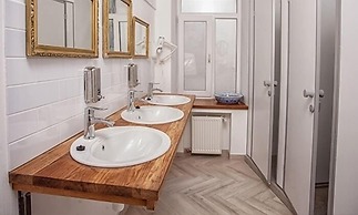 EstherHouse - Hostel