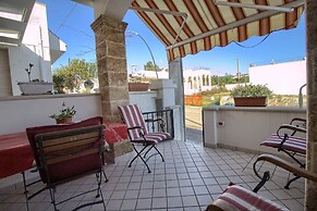 Casetta Dona a Ridosso Della Spiaggia Torre Vado