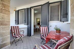 Casetta Dona a Ridosso Della Spiaggia Torre Vado