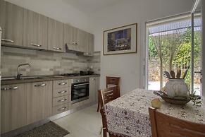 Polo - Relax Front Sea House