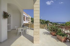 Polo - Relax Front Sea House