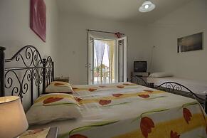 Polo - Relax Front Sea House