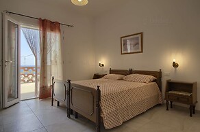 Polo - Relax Front Sea House