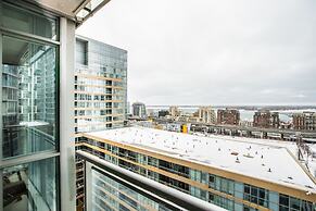 Platinum Suites -  Stunning Waterfront 2 Bed 2 Bath