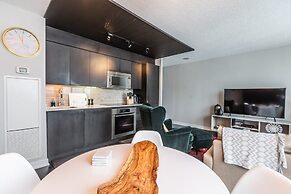 Platinum Suites -  Stunning Waterfront 2 Bed 2 Bath