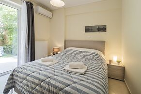 Scorpio Deluxe Apartment with Private Garden