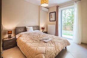 Scorpio Deluxe Apartment with Private Garden