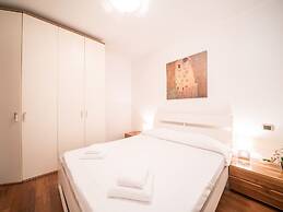 Bright Apartments Desenzano - Caravelle Pool