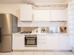 Bright Apartments Sirmione - Julia Giardino