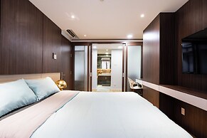 The Milky Way River Gate Apartment