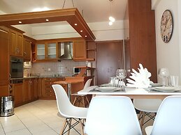 Pisces Athens City Center Modern Aptm