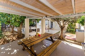 Glyfada  Aquarius Big Garden Villa