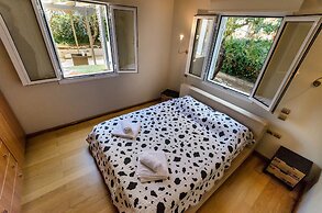 Glyfada  Aquarius Big Garden Villa