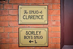 Snug at Clarence - Near Museum of Free Derry and Bloody Sunday Memoria