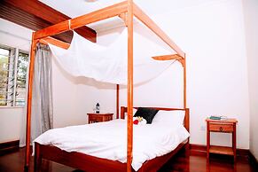 Lush Gardens Apartment 2