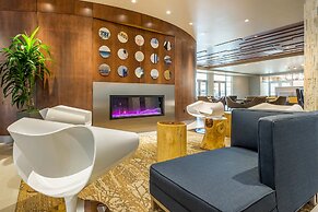 Cambria Hotel Milwaukee Downtown