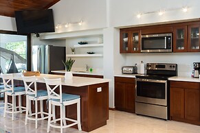 Casa Woodbine Beachfront House