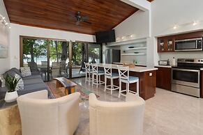 Casa Woodbine Beachfront House