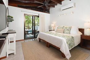 Casa Woodbine Beachfront House