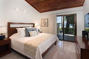 Casa Woodbine Beachfront House