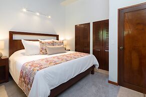 Casa Woodbine Beachfront House