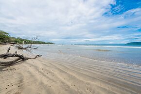 Casa Woodbine Beachfront House
