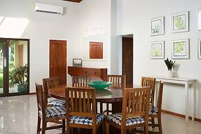 Casa Woodbine Beachfront House