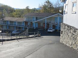 Boone Trail Inn