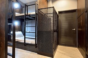 Castle Black Bangkok - Hostel