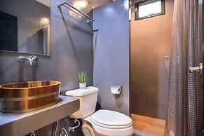 Castle Black Bangkok - Hostel