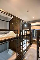 Castle Black Bangkok - Hostel