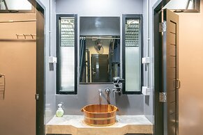 Castle Black Bangkok - Hostel