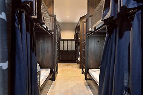 Castle Black Bangkok - Hostel