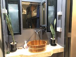 Castle Black Bangkok - Hostel