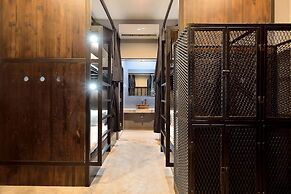 Castle Black Bangkok - Hostel