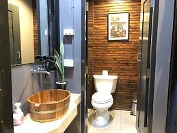 Castle Black Bangkok - Hostel