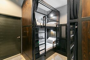 Castle Black Bangkok - Hostel