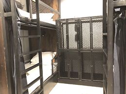 Castle Black Bangkok - Hostel