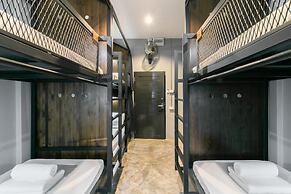 Castle Black Bangkok - Hostel